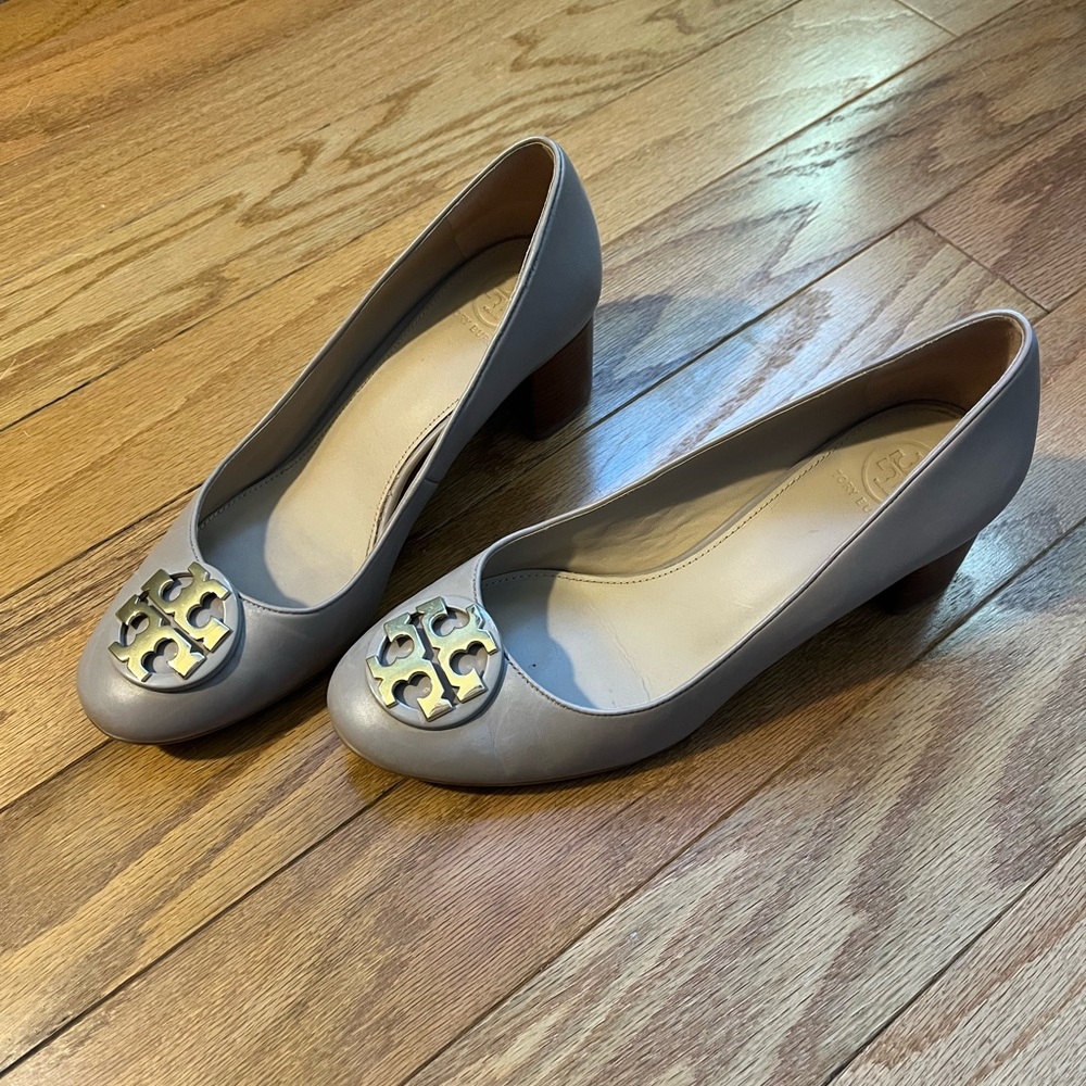 Gray Women's Shoes with Logo Accent